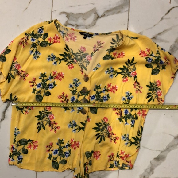 🥳2 for 15$ Beautiful Hawaiian Flowey shirt - Picture 8 of 8